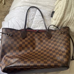 Louis Vuitton Neverfull MM NM D. EBE code N41358 includes the LV Circle Bag